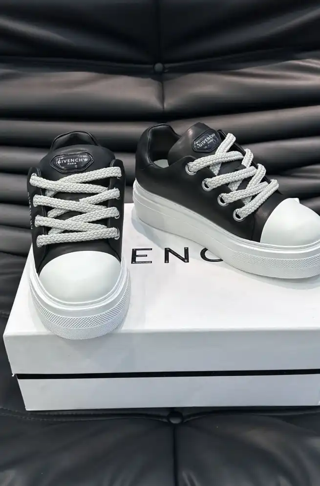 hype Givenchy Sneakers