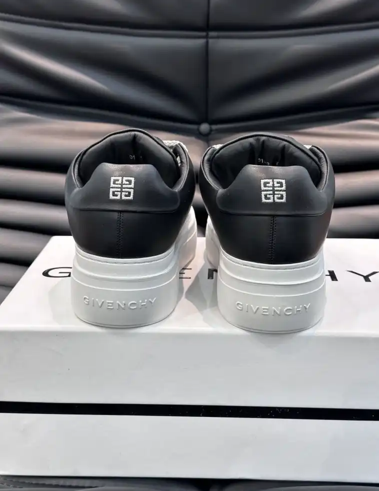 hype Givenchy Sneakers