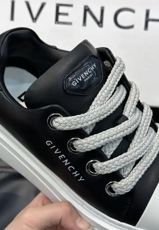 hype Givenchy Sneakers