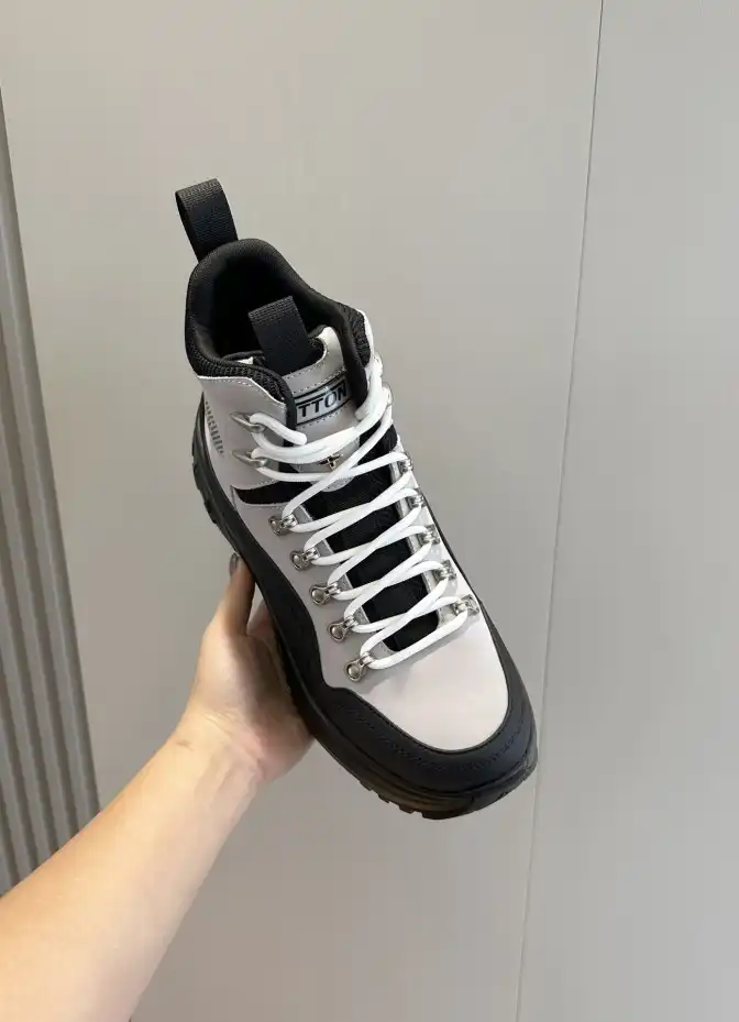 hype Louis Vuitton Sneakers