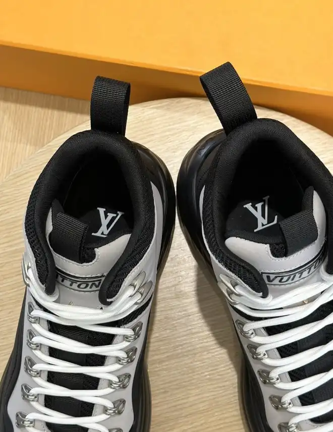 hype Louis Vuitton Sneakers