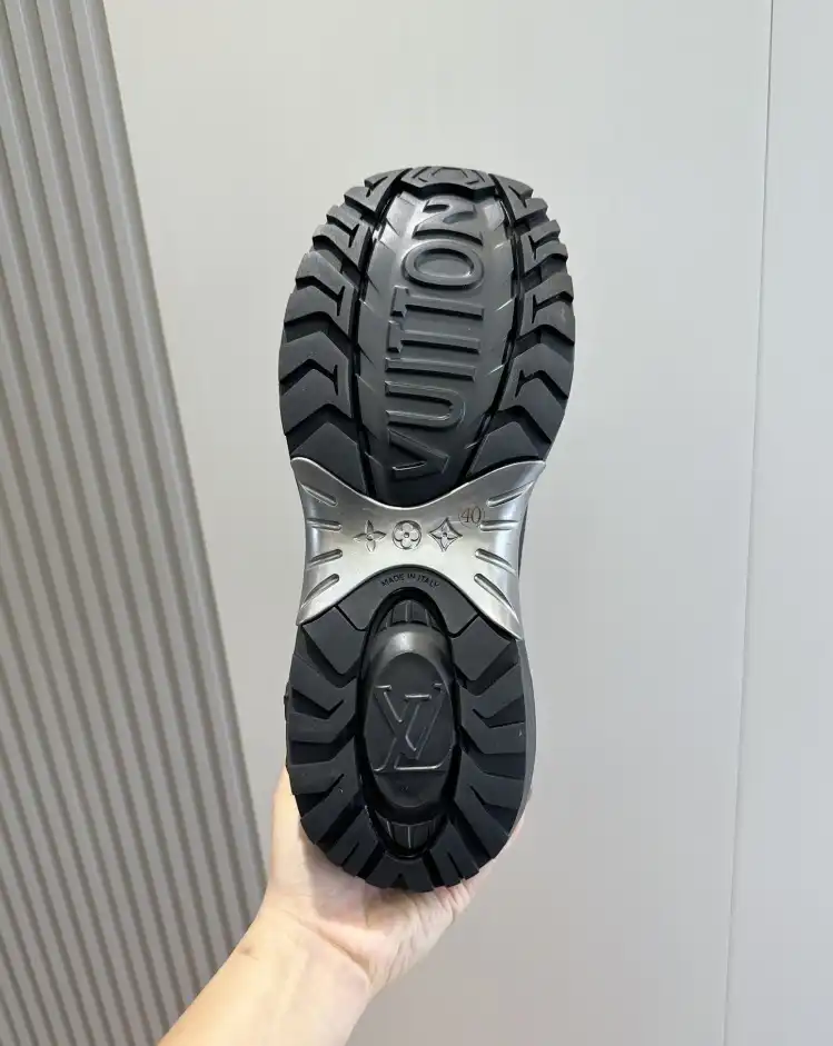 hype Louis Vuitton Sneakers