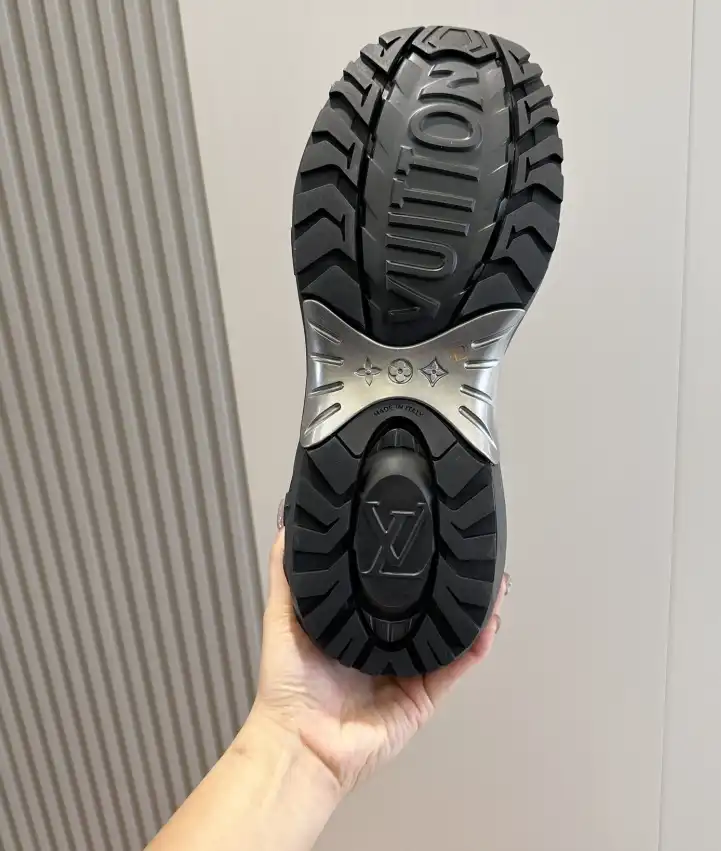 hype Louis Vuitton Sneakers