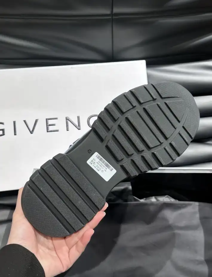 hype Givenchy Sneakers