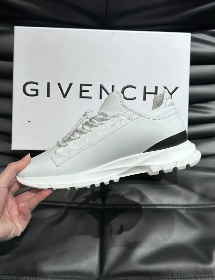 hype Givenchy Sneakers