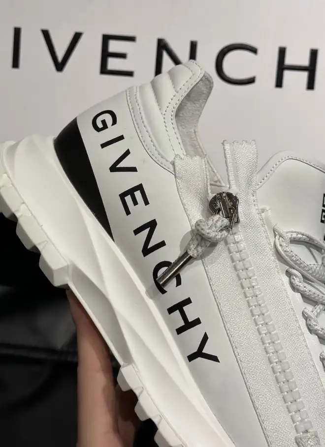 hype Givenchy Sneakers