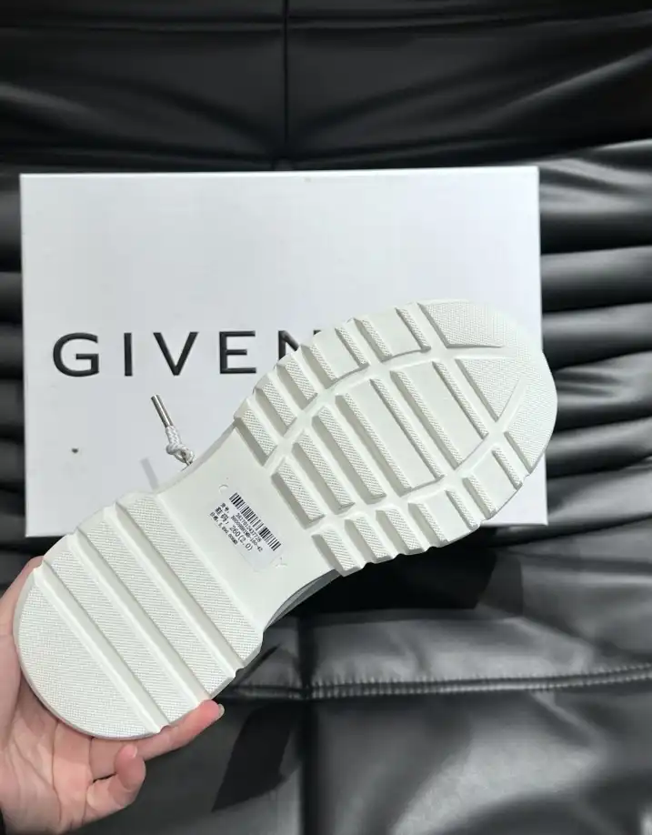 hype Givenchy Sneakers