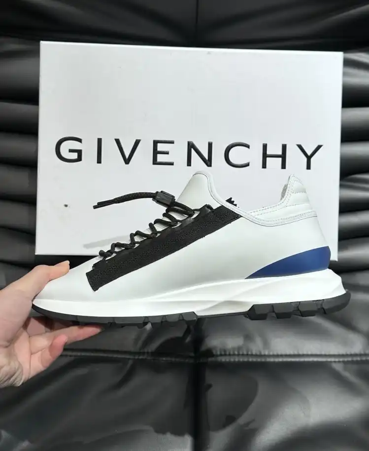 hype Givenchy Sneakers