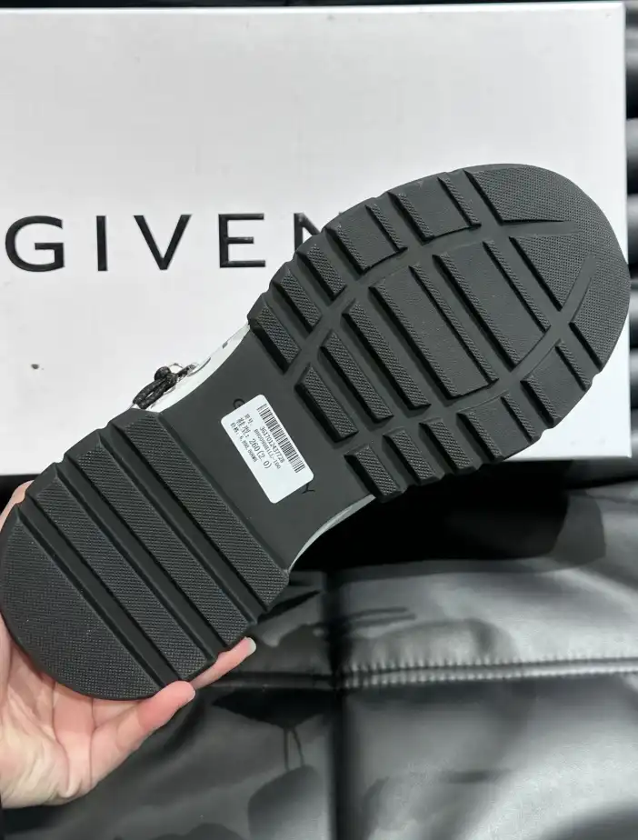 hype Givenchy Sneakers