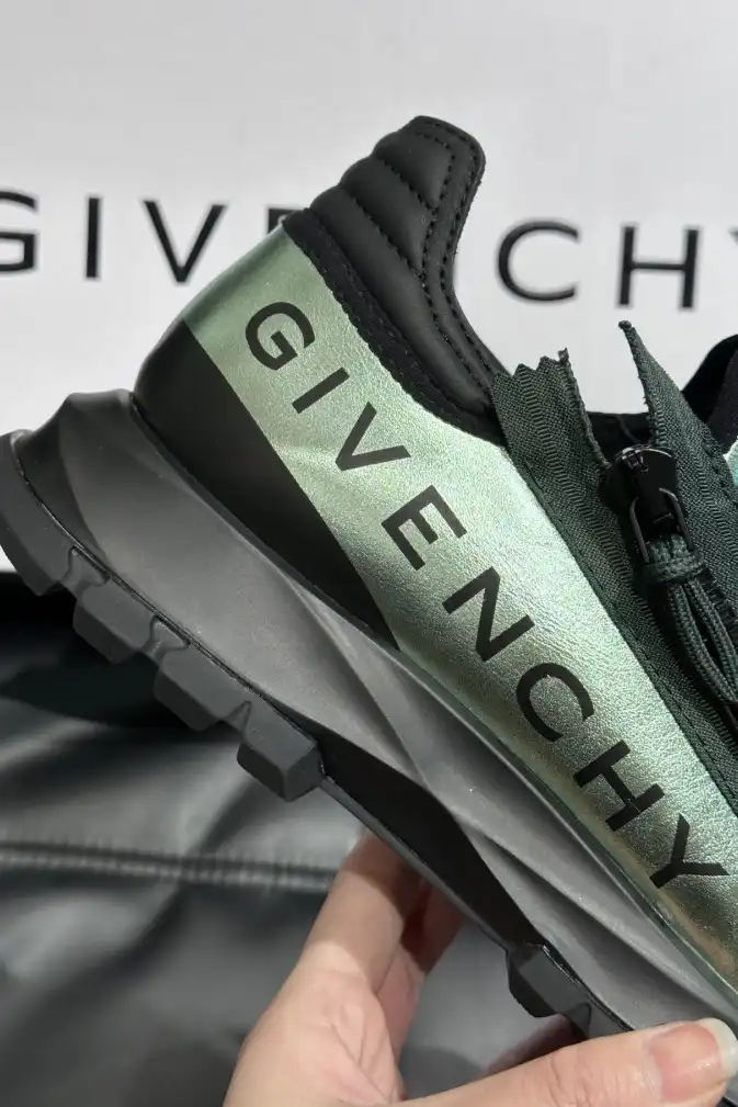 hype Givenchy Sneakers