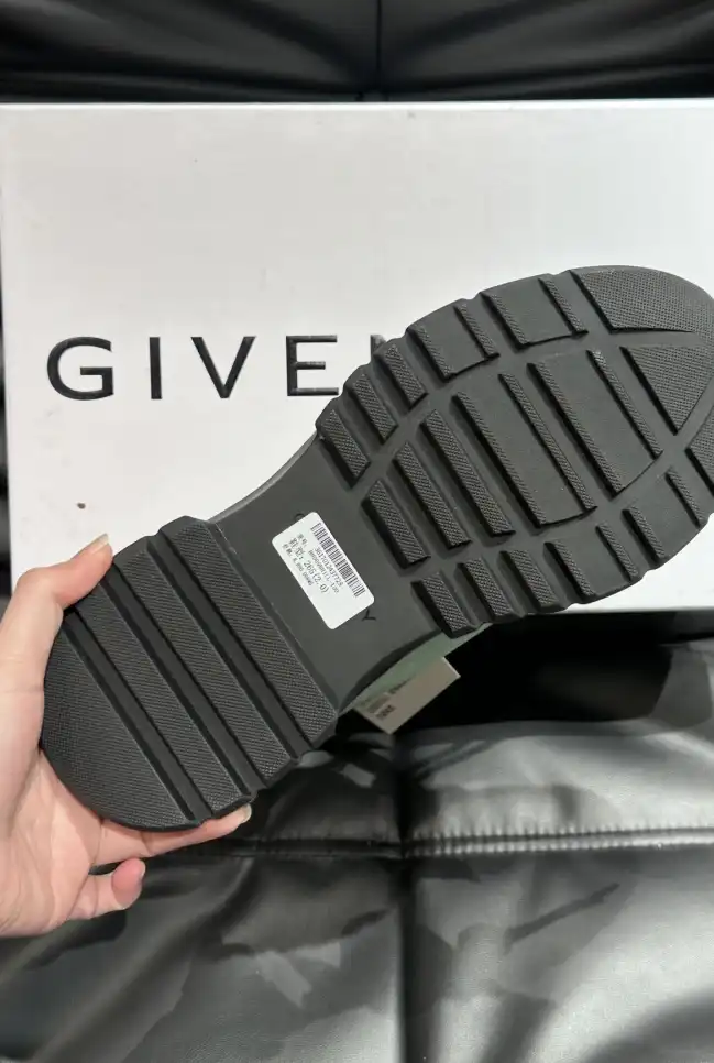 hype Givenchy Sneakers