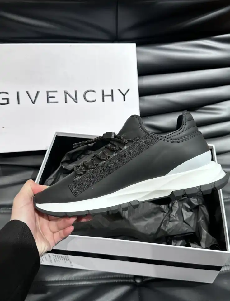 hype Givenchy Sneakers