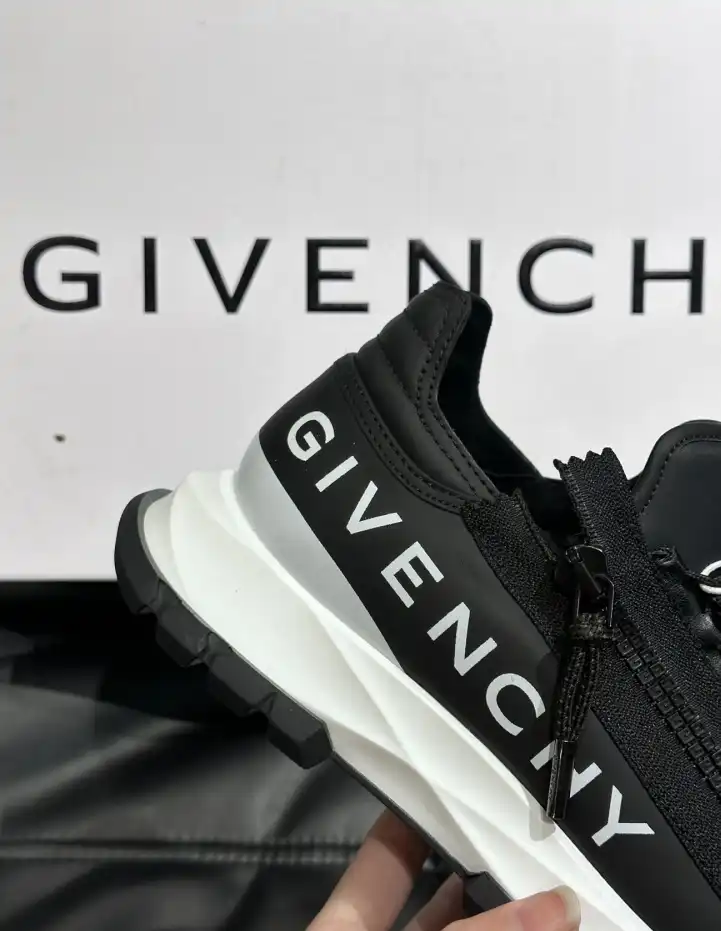 hype Givenchy Sneakers