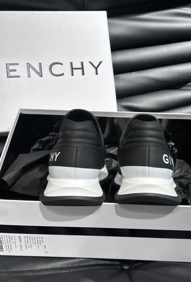 hype Givenchy Sneakers