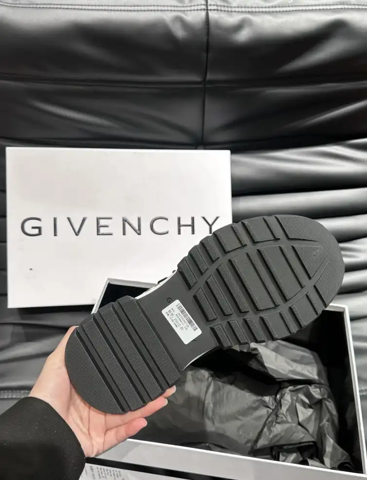 hype Givenchy Sneakers