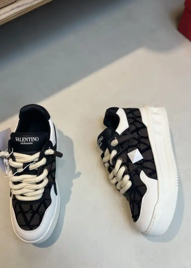 hype Valentino Sneakers