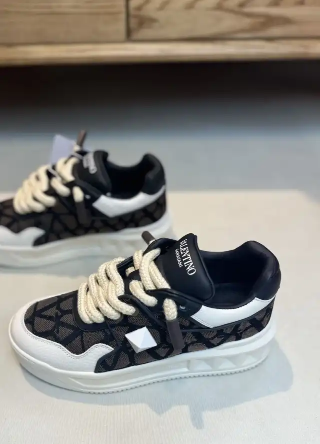 hype Valentino Sneakers