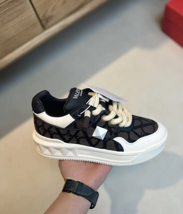 hype Valentino Sneakers