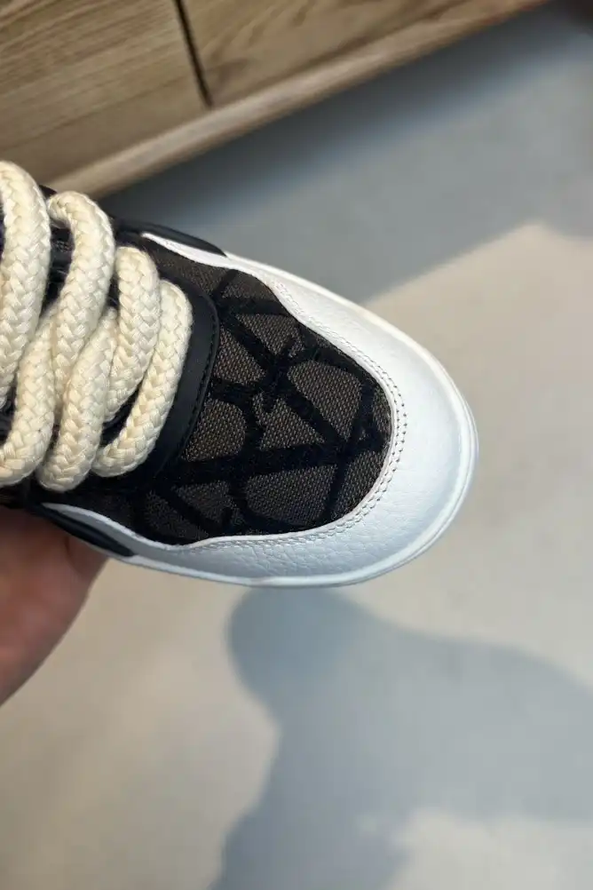 hype Valentino Sneakers