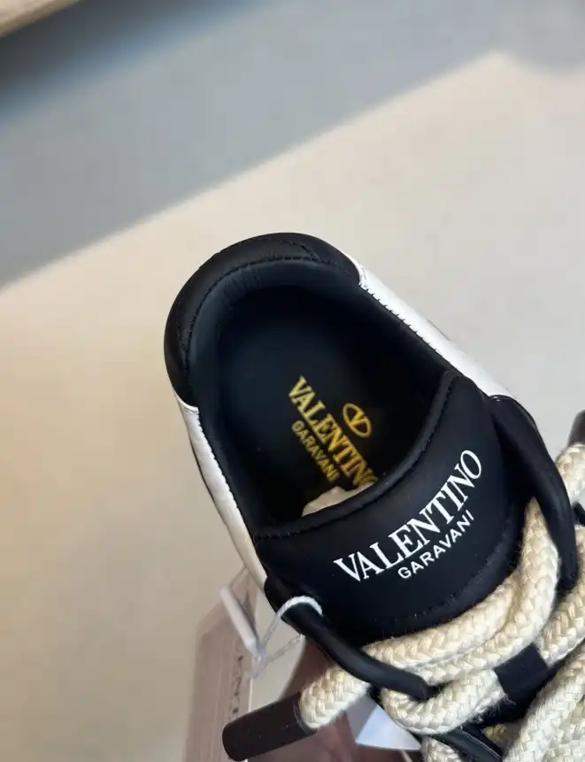 hype Valentino Sneakers