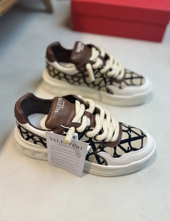 hype Valentino Sneakers