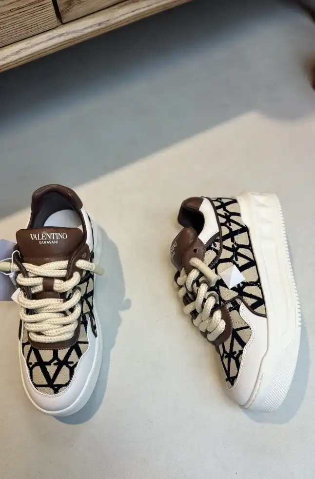 hype Valentino Sneakers