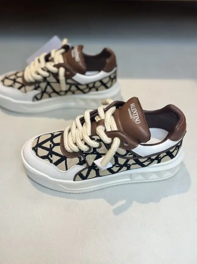 hype Valentino Sneakers