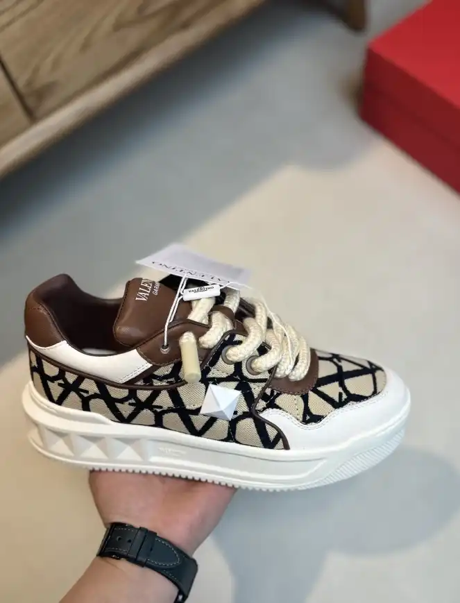 hype Valentino Sneakers