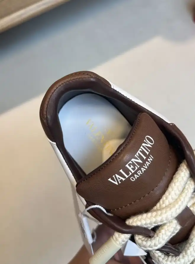 hype Valentino Sneakers