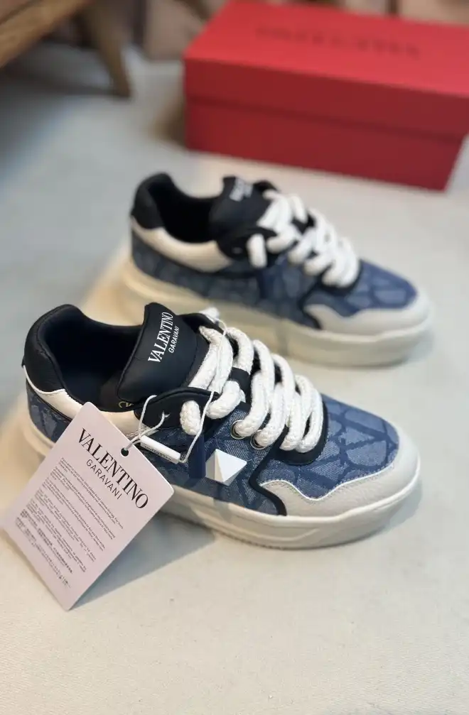 hype Valentino Sneakers