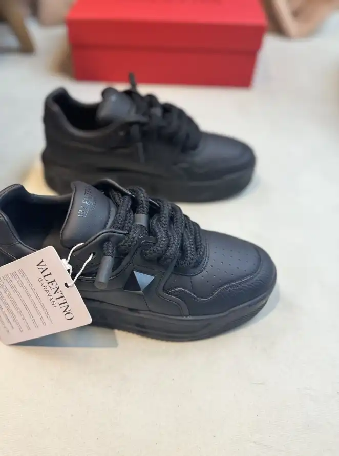 hype Valentino Sneakers