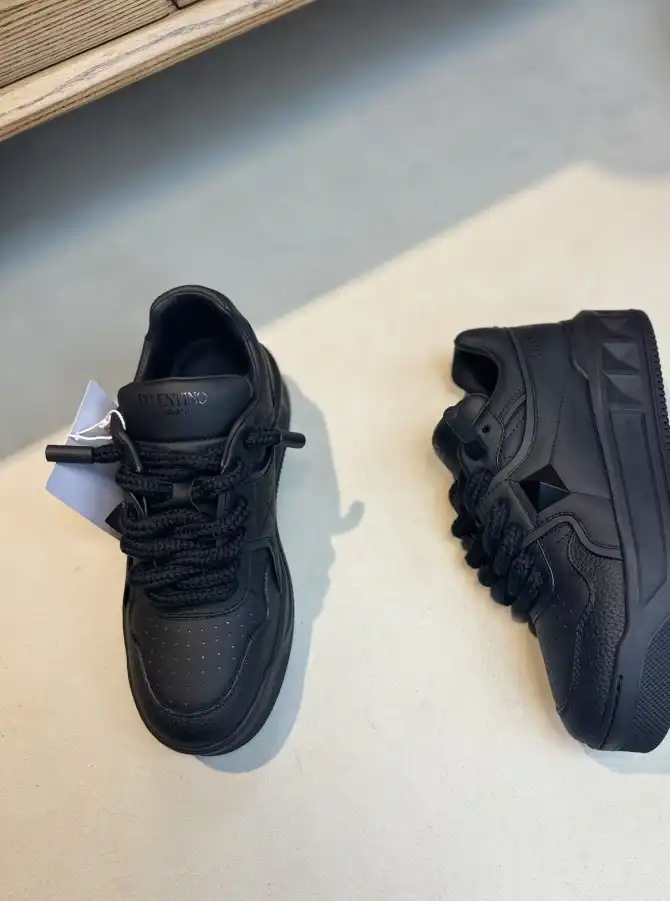 hype Valentino Sneakers