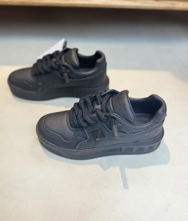 hype Valentino Sneakers