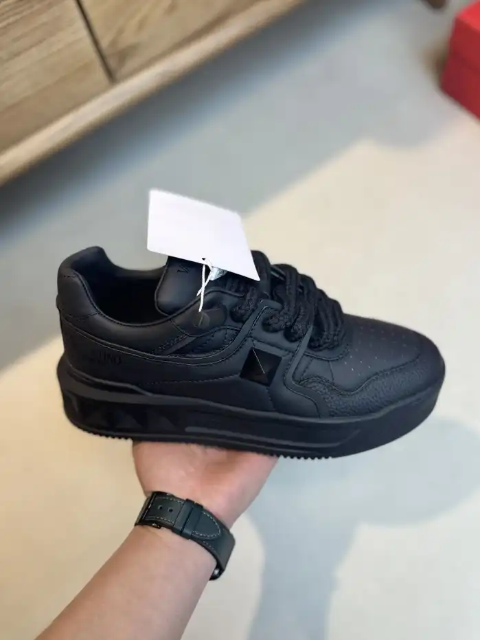 hype Valentino Sneakers