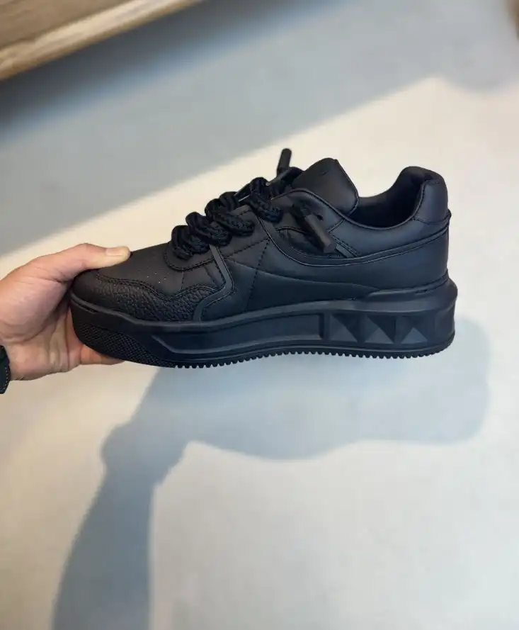 hype Valentino Sneakers