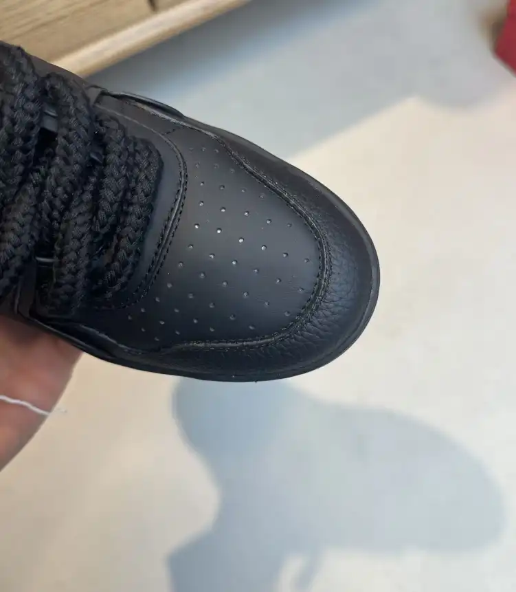 hype Valentino Sneakers