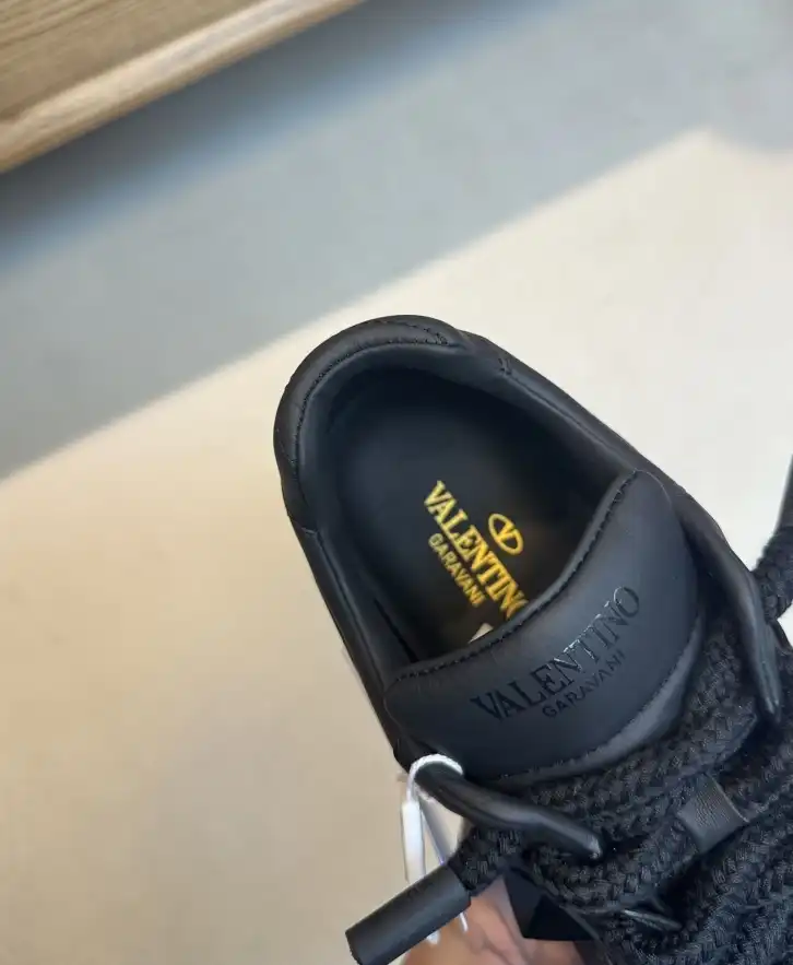 hype Valentino Sneakers