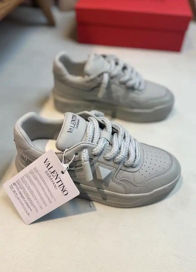 hype Valentino Sneakers