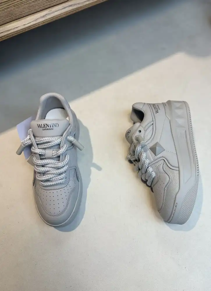 hype Valentino Sneakers