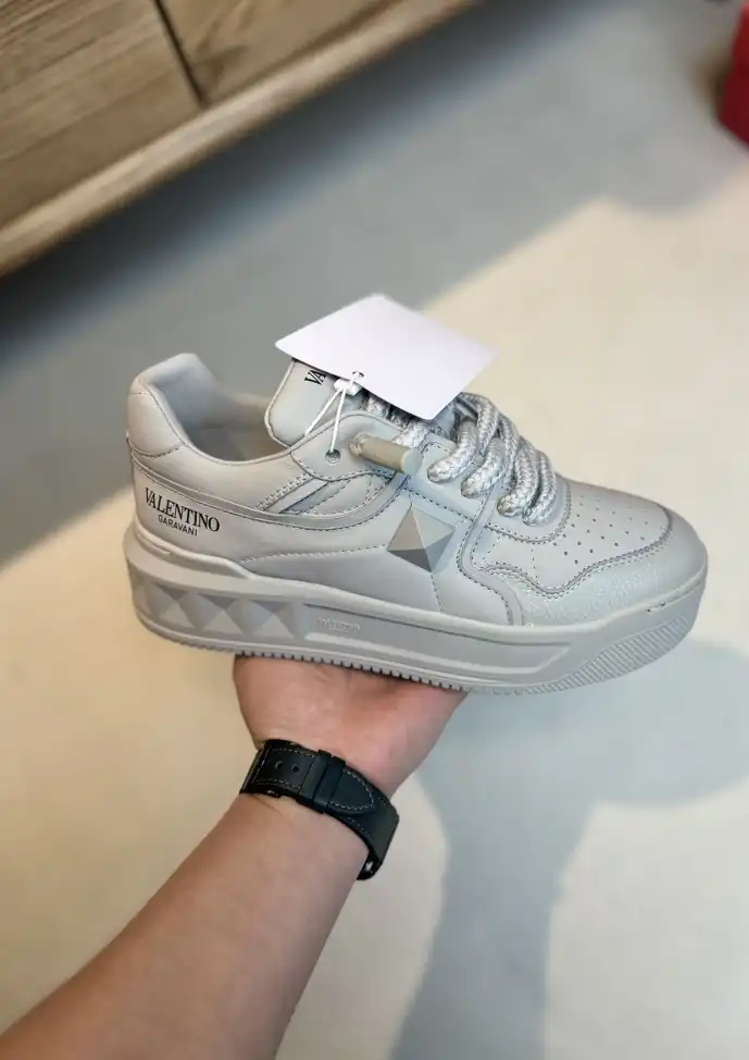 hype Valentino Sneakers