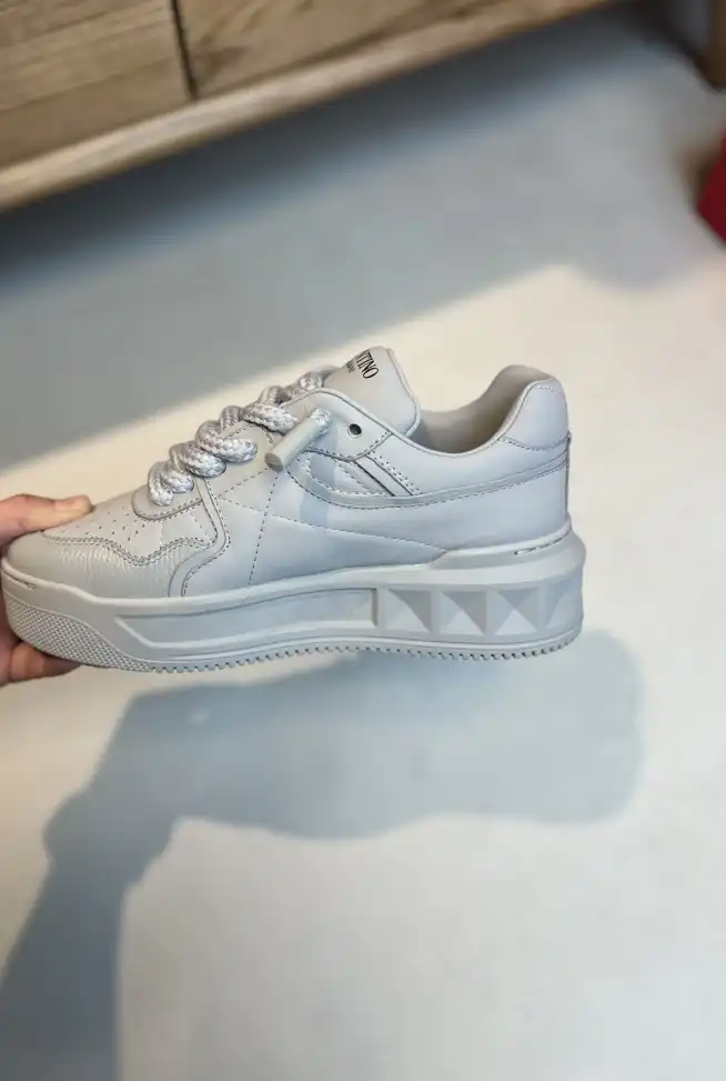 hype Valentino Sneakers