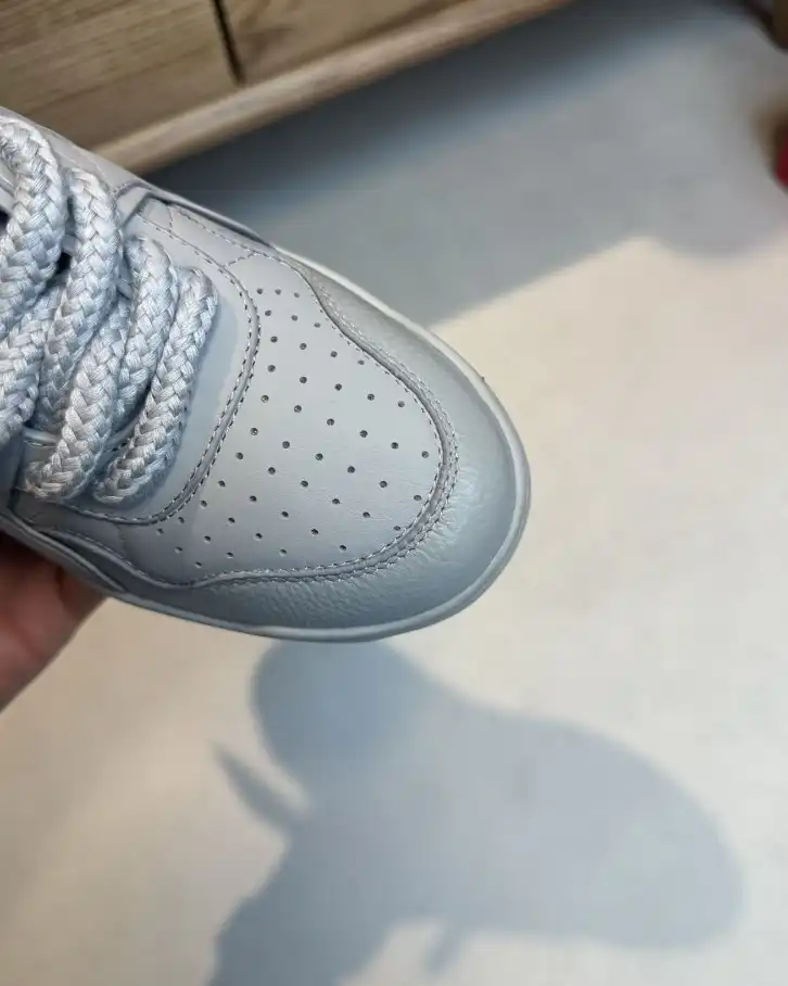 hype Valentino Sneakers