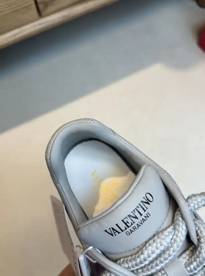 hype Valentino Sneakers