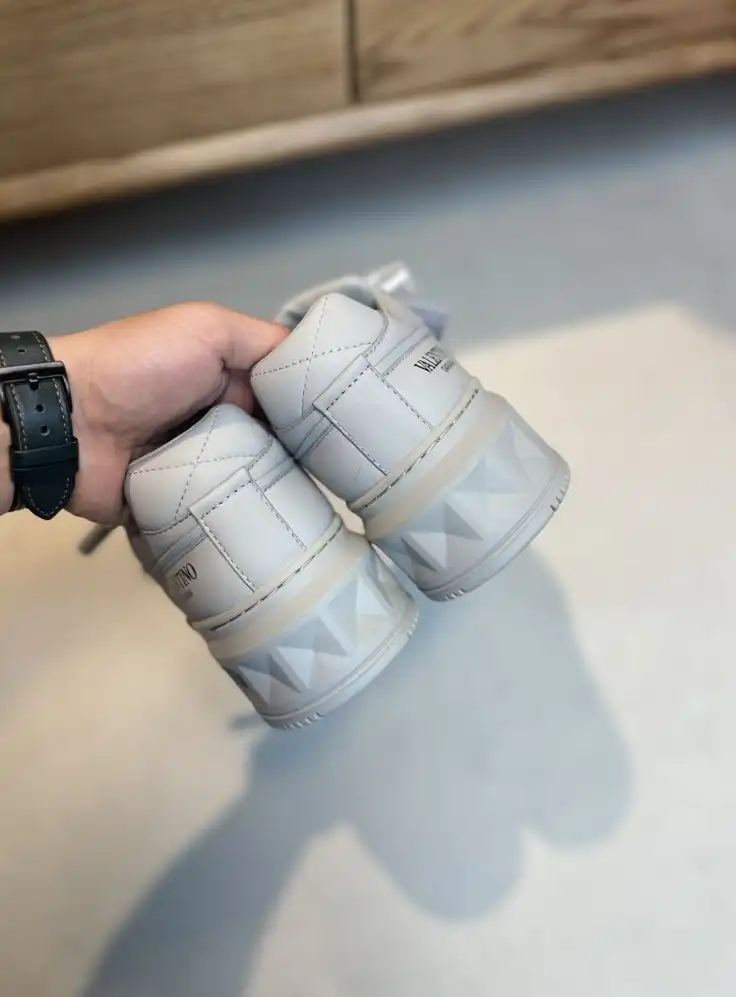 hype Valentino Sneakers