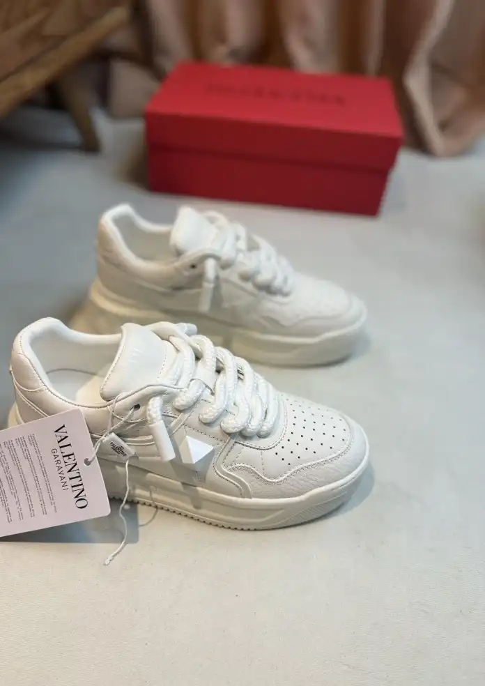 hype Valentino Sneakers