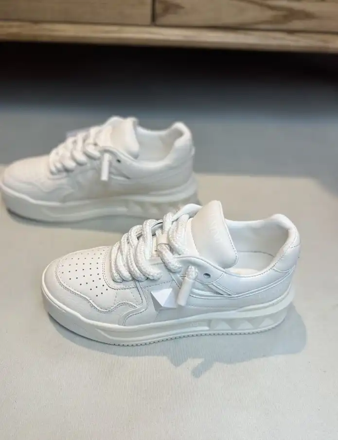 hype Valentino Sneakers