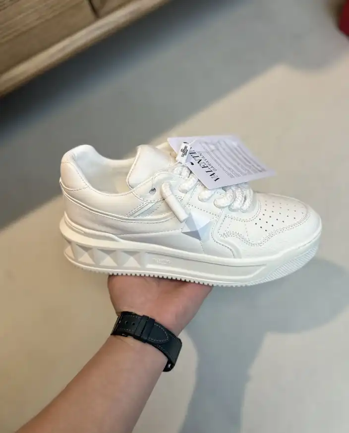 hype Valentino Sneakers