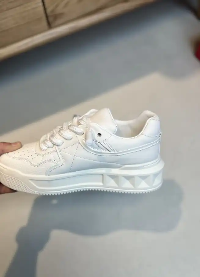 hype Valentino Sneakers