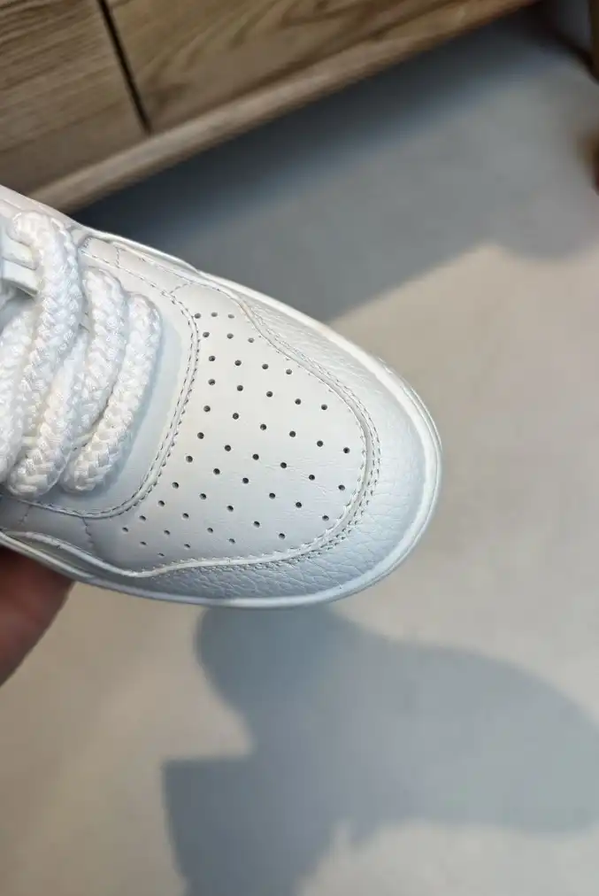 hype Valentino Sneakers