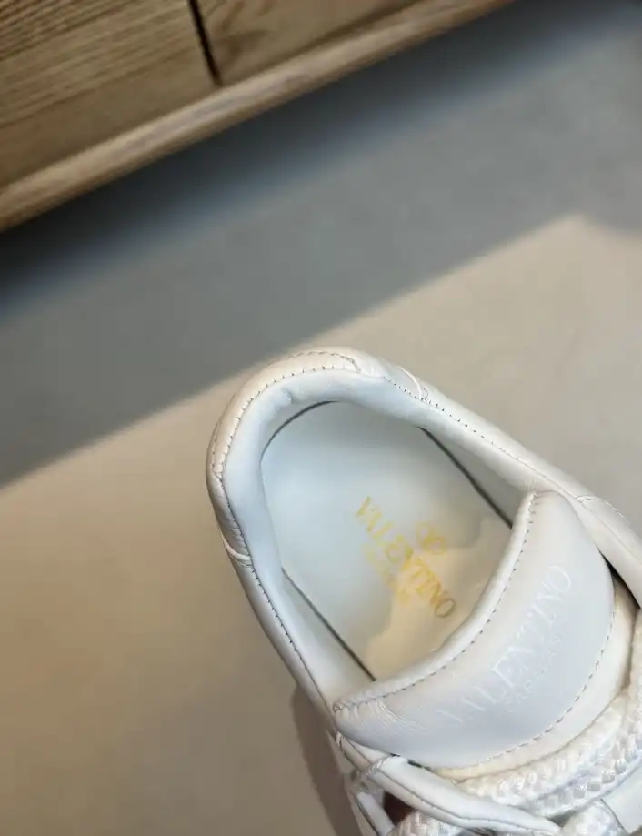 hype Valentino Sneakers